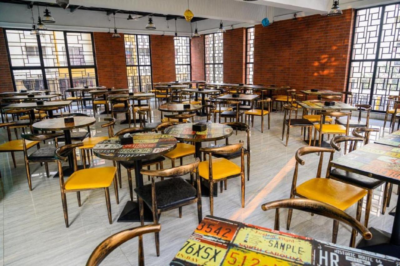 Couch & Cheese Homestel The Most Luxurious Hostel For Working Professionals & Students Pune Esterno foto